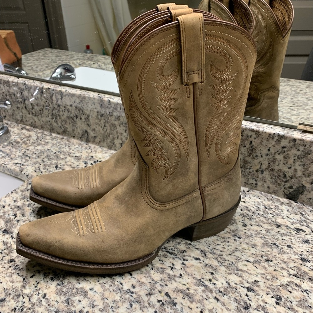 Extremely cute cowboy boots 🤠